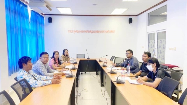 2-7-67 ช่างคุมงานและผู้เกี่ยวข้องร่วมประชุมกับตัวแทนผู้รับจ้างโครงการก่อสร้างสนามฟุตบอล