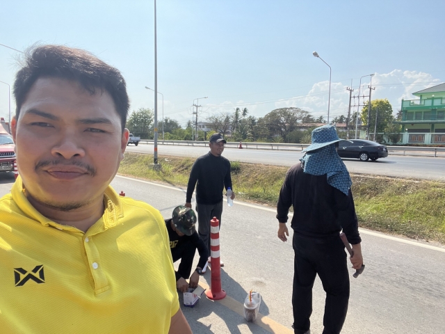 6-2-66 งานป้องกันฯ ดำเนินการติดตั้งกรวยล้มลุกที่ชำรุด