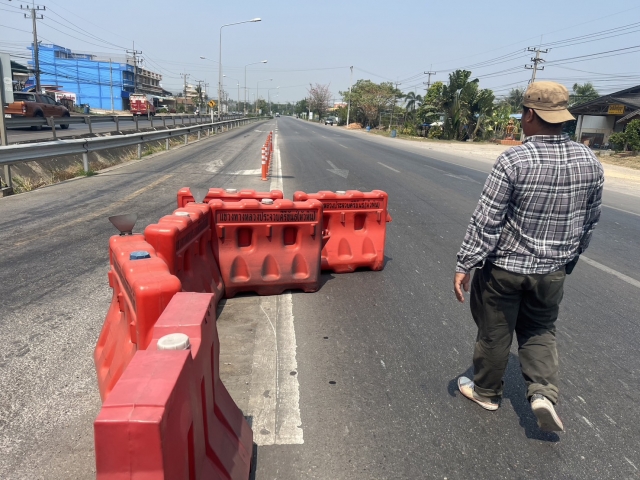 7-3-66 งานป้องกันฯ ดำเนินการขยับแบริเออร์ให้เป็นระเบียบ เพื่อลดการเกิดอันตราย