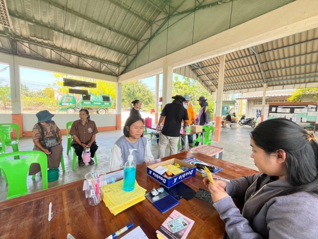 7-4-69 ดำเนินการฉีดวัคซีนป้องกันโรคพิษสุนัขบ้า ตามโครงการสัตว์ปลอดโรคฯ (ชุมชนวัดศาลาลัย)