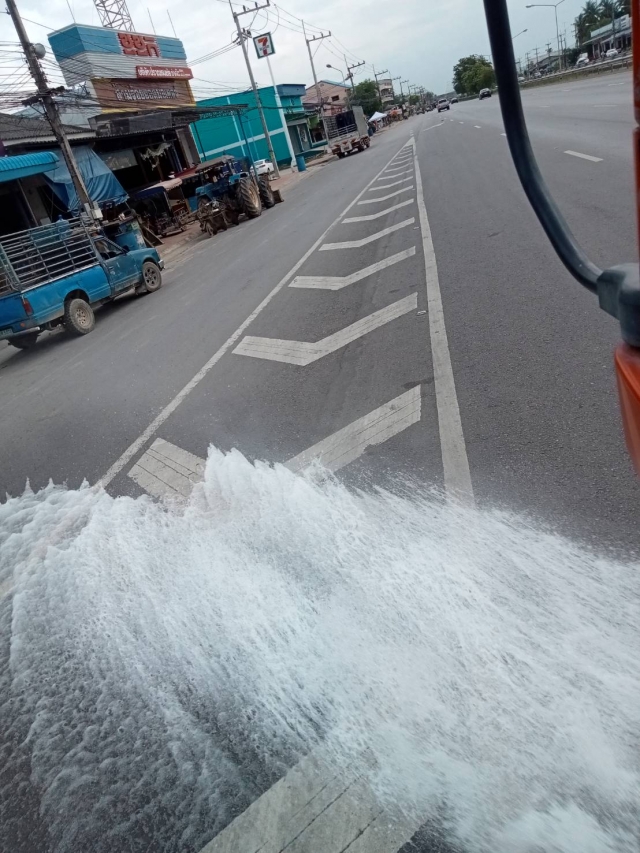12-6-66 งานป้องกันฯ ดำเนินการล้างถนน และส่งน้ำตามคำร้อง