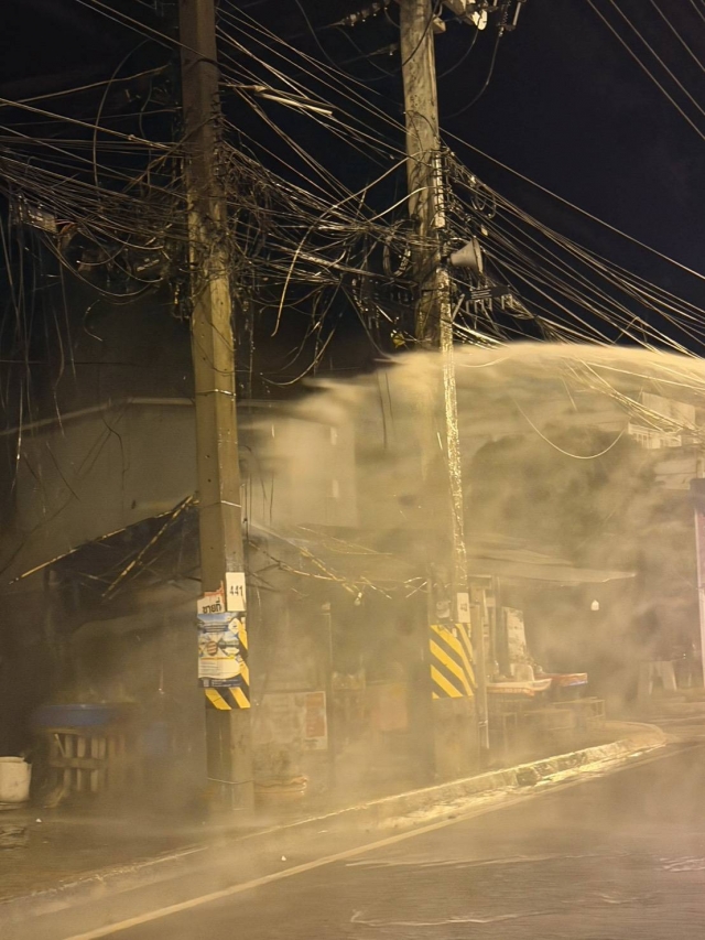 13-5-69 ระงับเหตุเพลิงไหม้สายไฟและสายสัญญาณอินเทอร์เน็ต บริเวณหน้าตลาดไร่ใหม่ จำนวน 2 จุด 