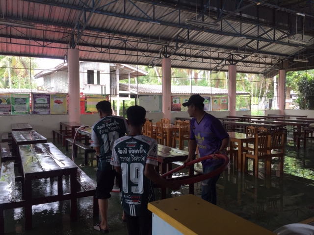 13-5-67 งานป้องกันฯ ล้างพื้นอาคารเรียน @โรงเรียนบ้านสามร้อยยอดบุญรักษ์อุทิศ