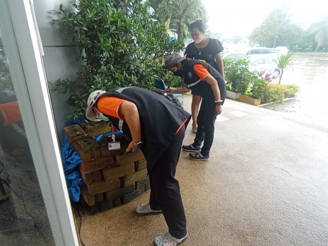 24 พย.65ศูนย์ควบคุมโรคติดต่อโดยแมลงสำรวจลูกน้ำยุงลายในเทศบาลตำบลไร่เก่า