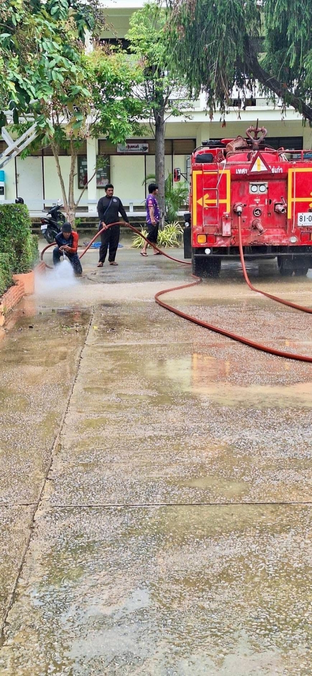 26-8-68งานป้องกันฯ ดำเนินการดันท่อน้ำทิ้งและล้างถนนโรงเรียนสามร้อยยอดวิทยาคม