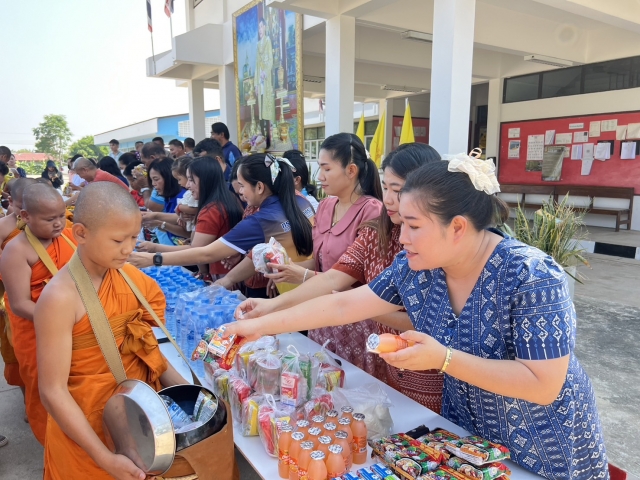 18-4-67 โครงการเสริมสร้างคุณธรรมจริยธรรม ค่านิยมความเป็นไทย กิจกรรมบรรพชาสามเณรภาคฤดูร้อนฯ