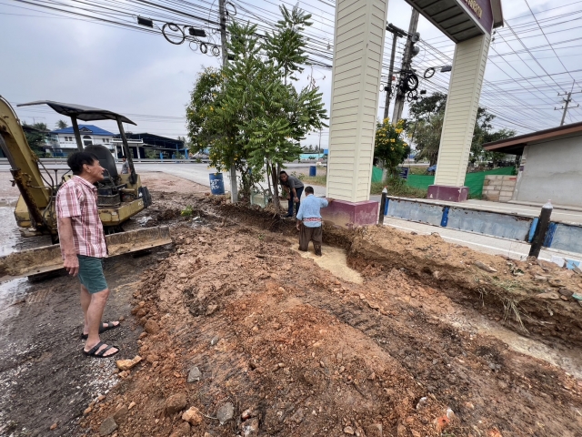 24-1-67 งานป้องกันฯ ดันท่อน้ำ @ทางเข้าซอย 16 (ร้านซำเฮง)