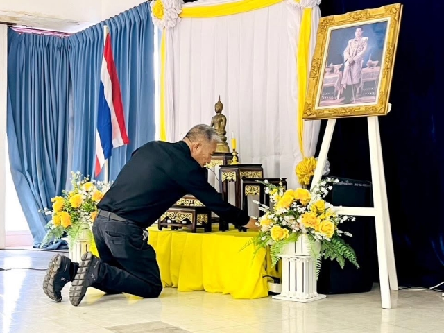 31-10-68งานพัฒนาชุมชนจัดกิจกรรมจิตอาสาร่วมทำริบบิ้นดำ ถวายความอาลัย สมเด็จพระนางเจ้าสิริกิติ์ 